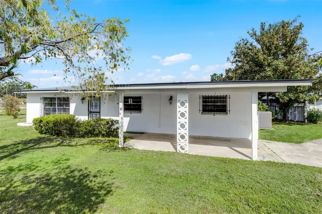 815 Papaya Drive Tampa FL 33619