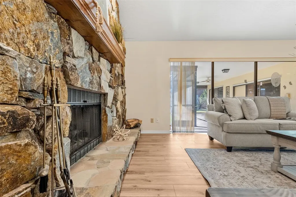 2213 Woodlawn Circle Melbourne FL 32934