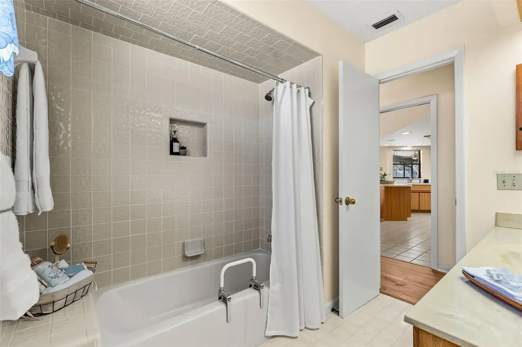 2213 Woodlawn Circle Melbourne FL 32934