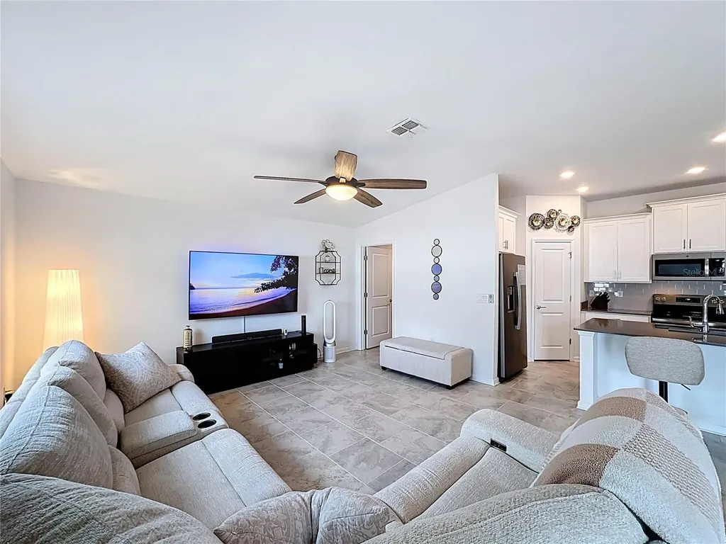 6952 Dilly Lake Avenue Groveland FL 34736