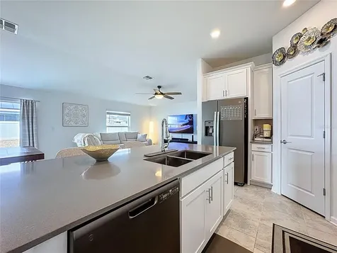 6952 Dilly Lake Avenue Groveland FL 34736