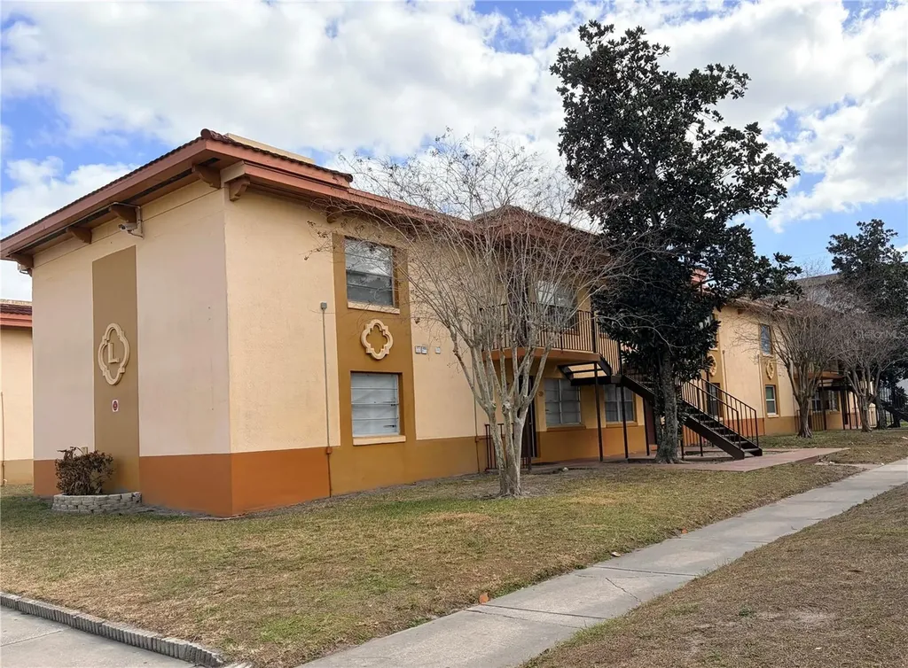 738 Ridenhour Circle Orlando FL 32809
