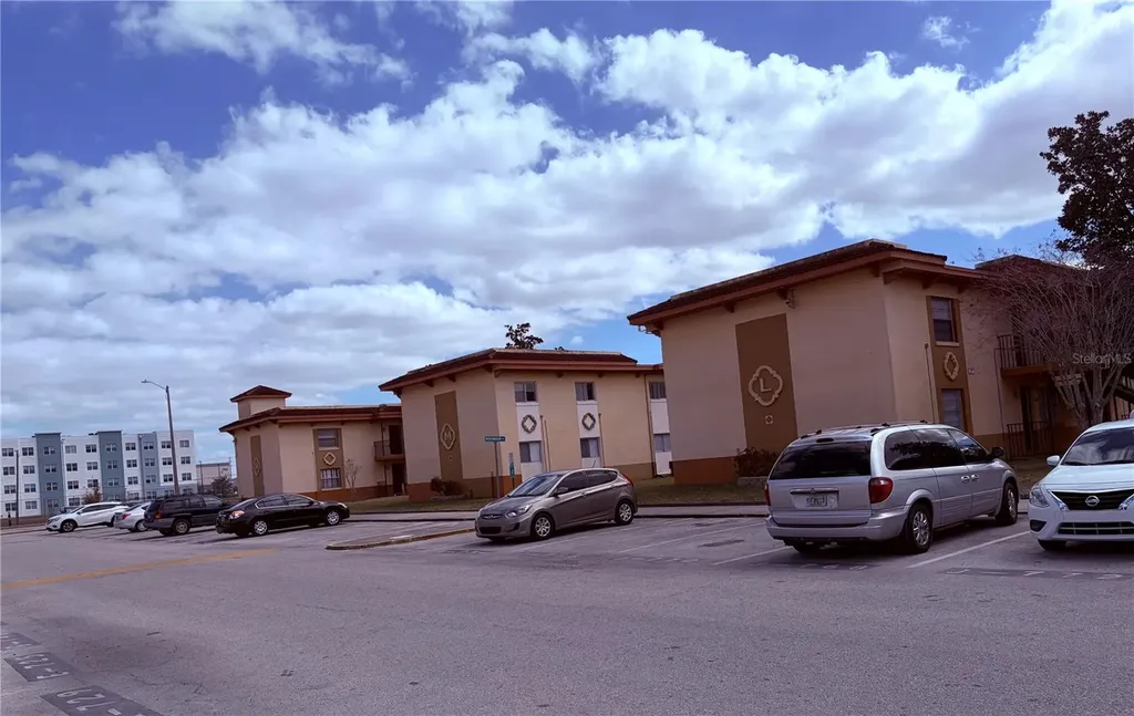 738 Ridenhour Circle Orlando FL 32809