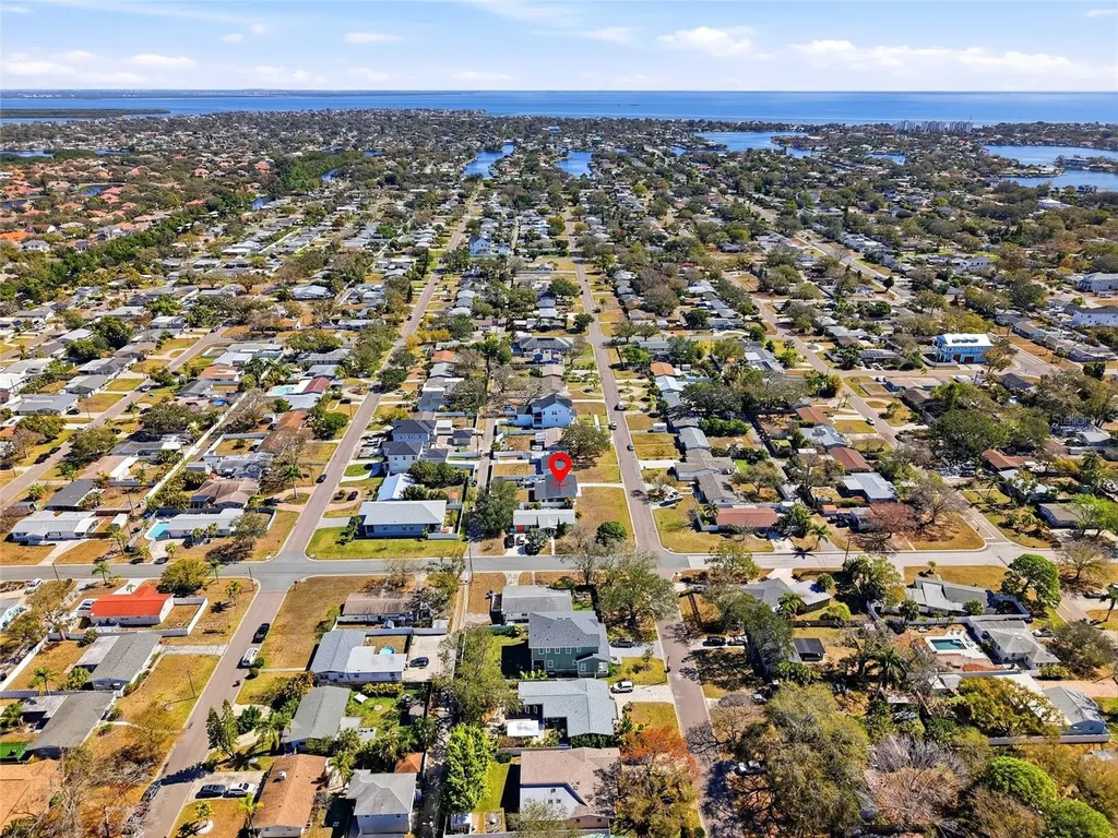 411 42nd Avenue NE St Petersburg FL 33703