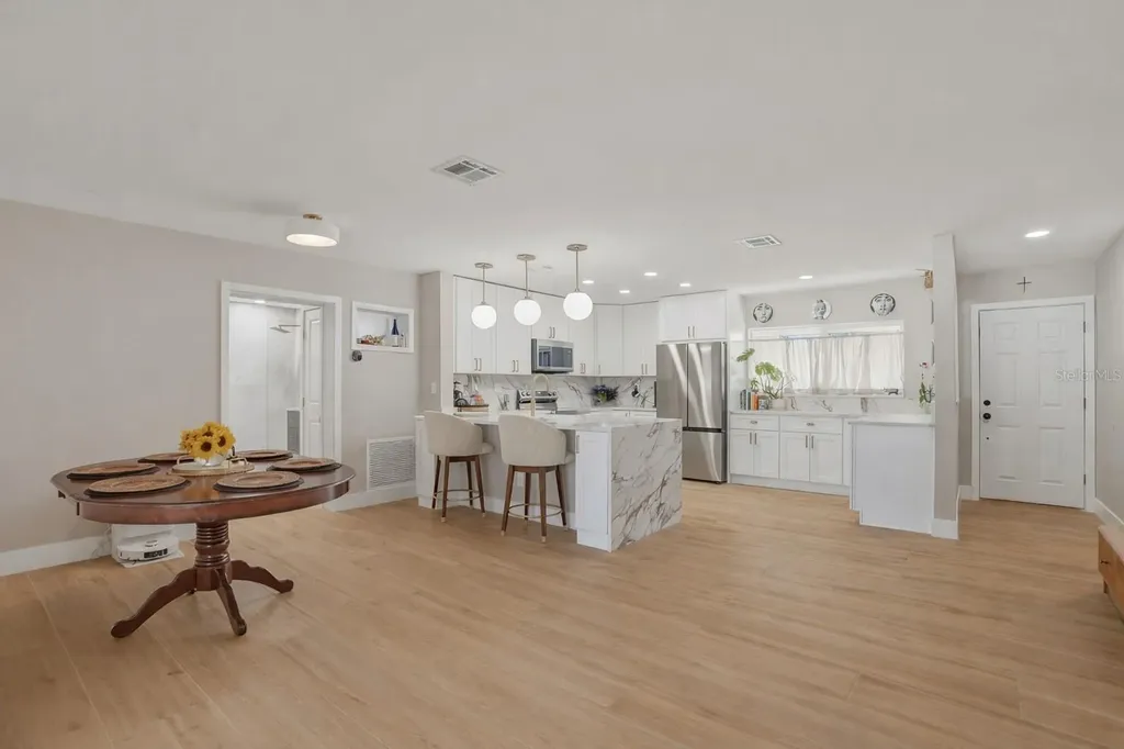 411 42nd Avenue NE St Petersburg FL 33703