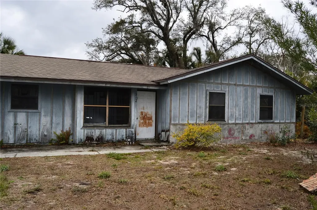 702 James Avenue Fruitland Park FL 34731