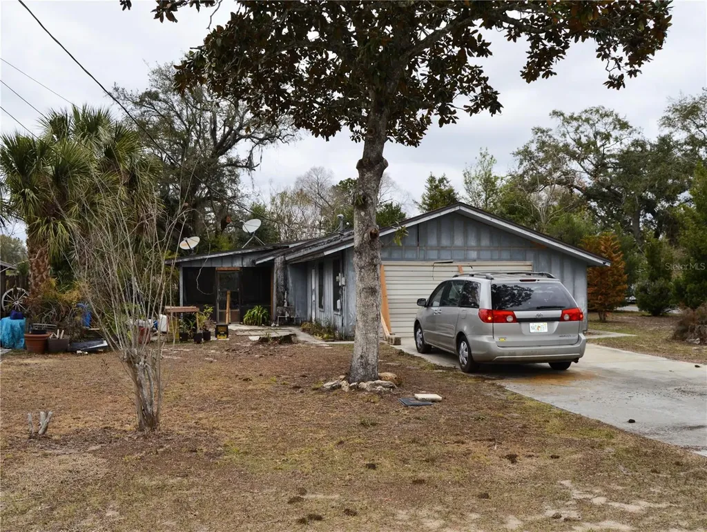 702 James Avenue Fruitland Park FL 34731
