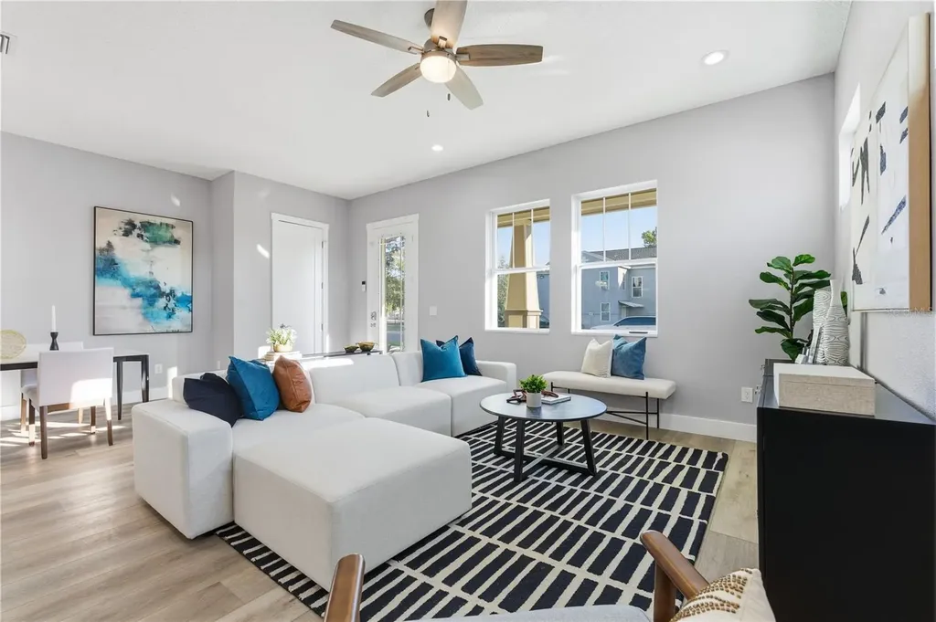 3267 Emerson Avenue S St Petersburg FL 33712