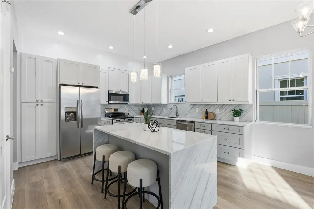 3267 Emerson Avenue S St Petersburg FL 33712