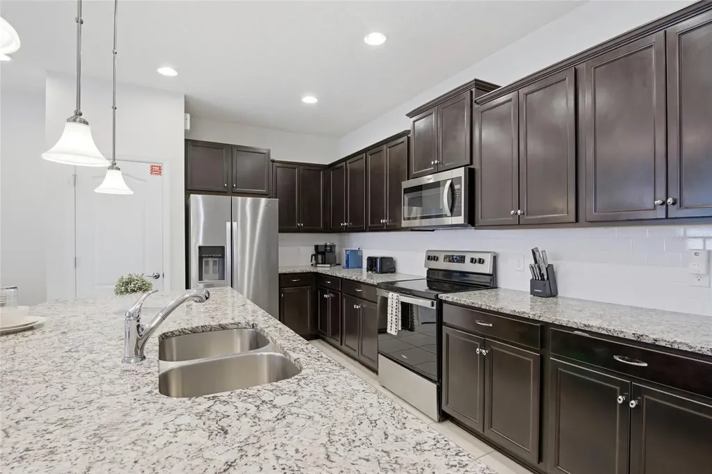 2412 Tanger Drive Kissimmee FL 34747
