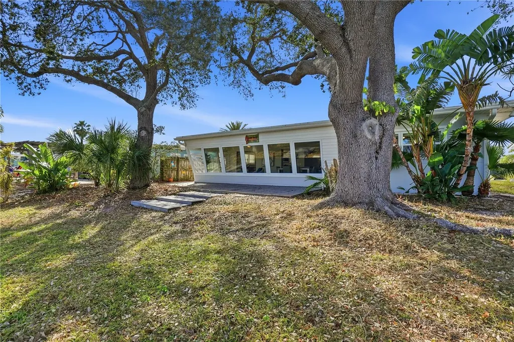 541 Lillian Drive Madeira Beach FL 33708