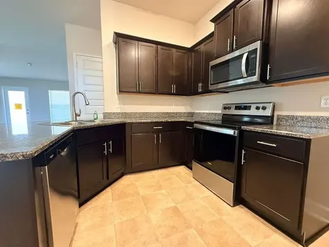 910 Hudson Valley Drive Kissimmee FL 34759