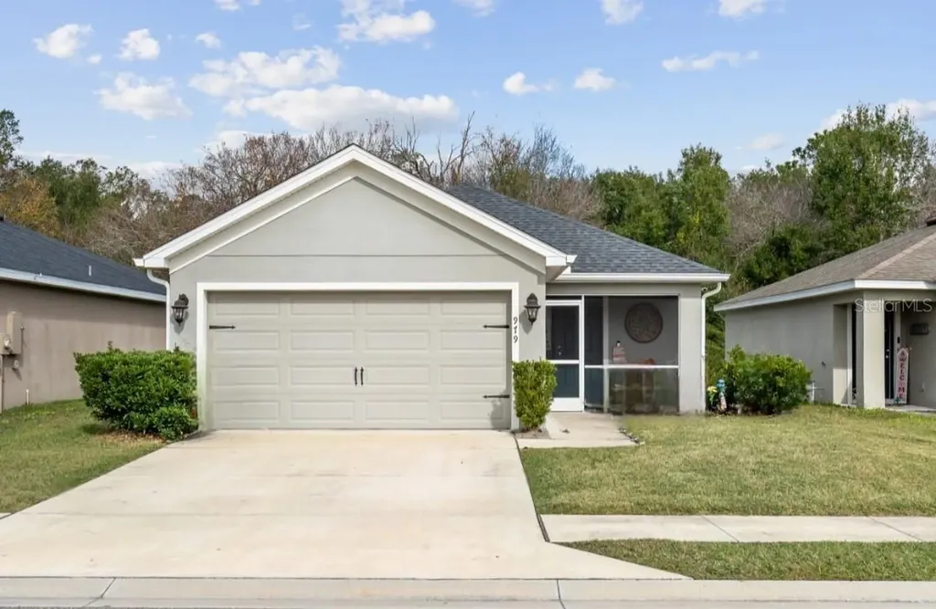 979 Pearly Ridge Lane Lakeland FL 33809