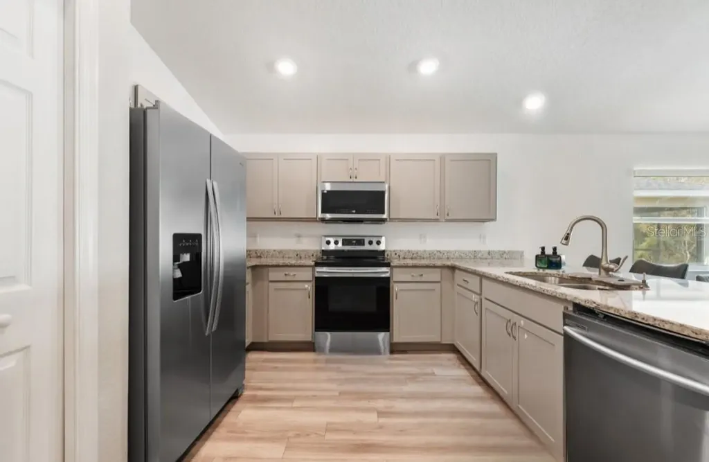 979 Pearly Ridge Lane Lakeland FL 33809