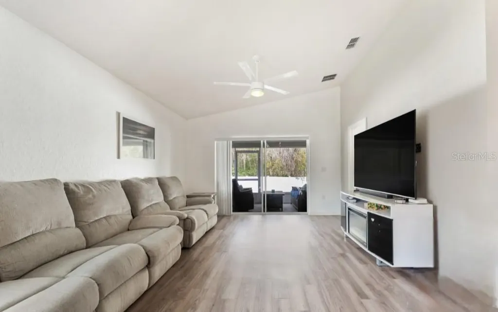 979 Pearly Ridge Lane Lakeland FL 33809