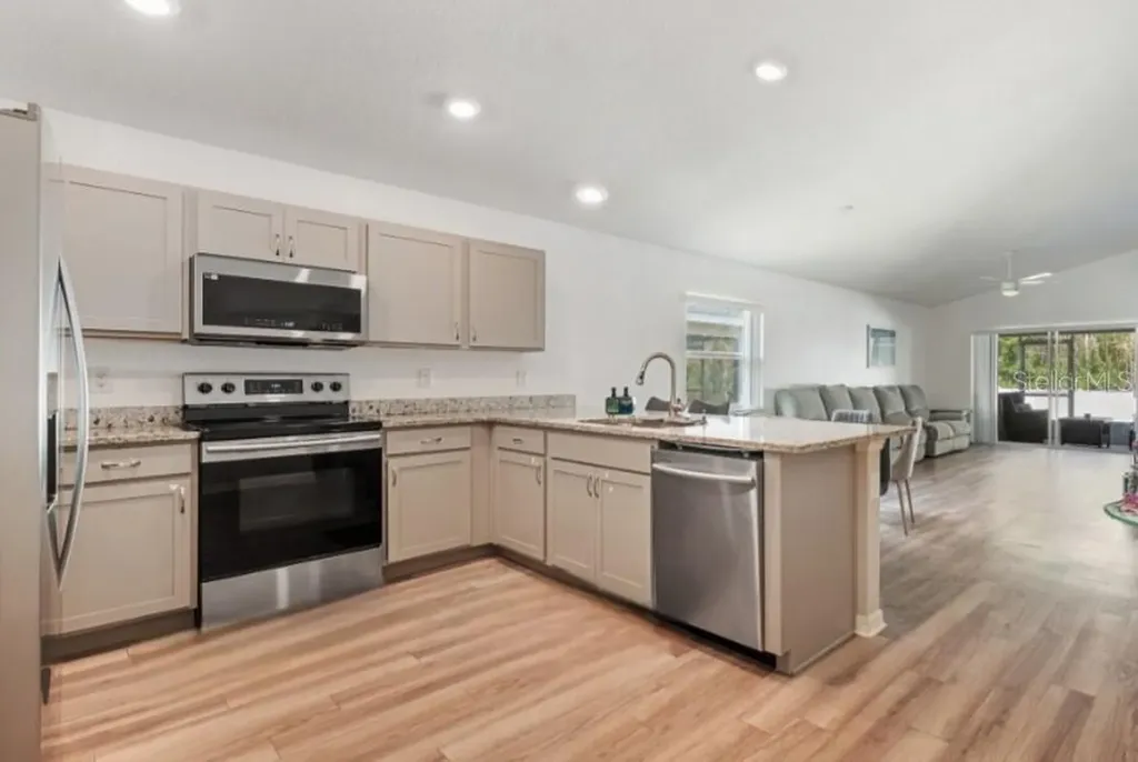 979 Pearly Ridge Lane Lakeland FL 33809