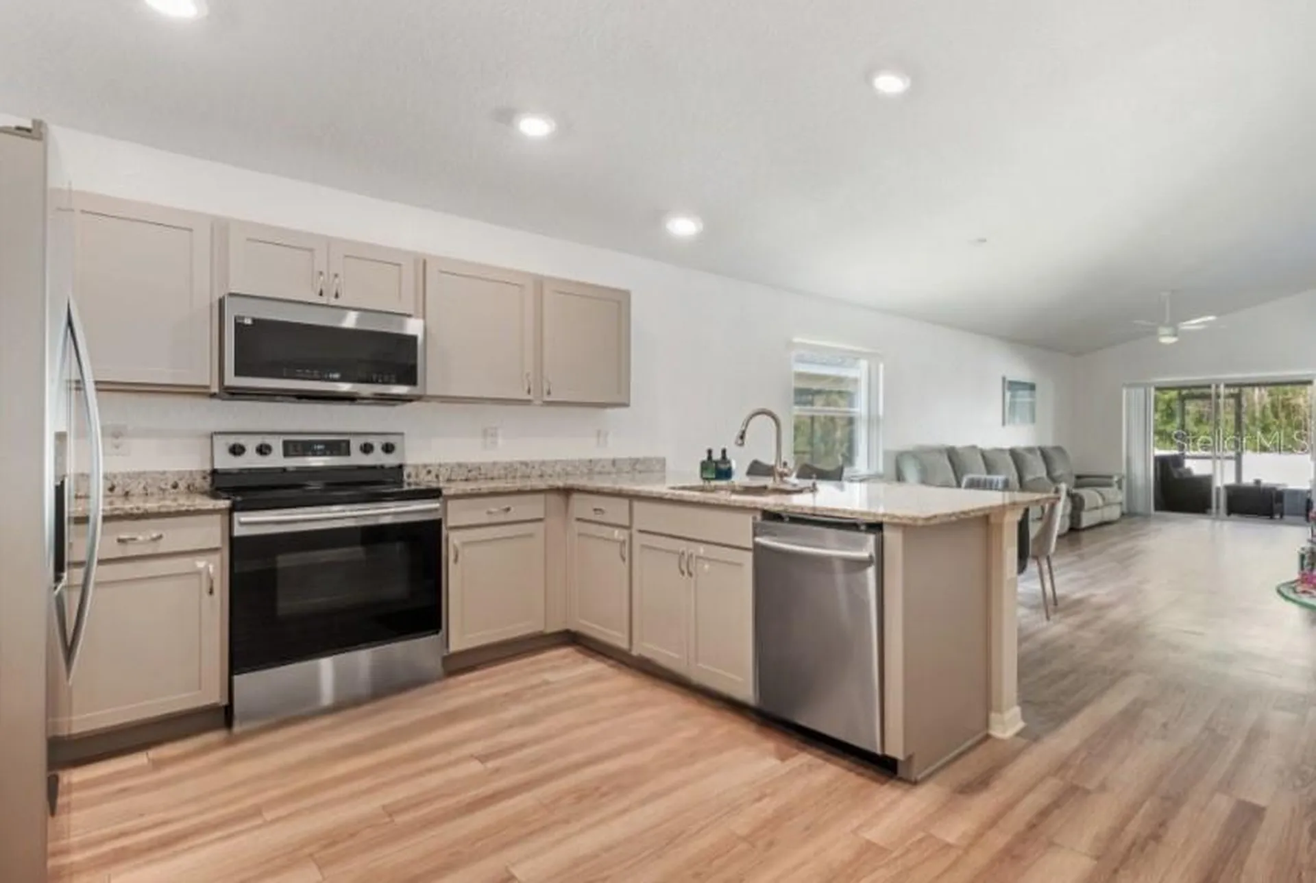 979 Pearly Ridge Lane Lakeland FL 33809