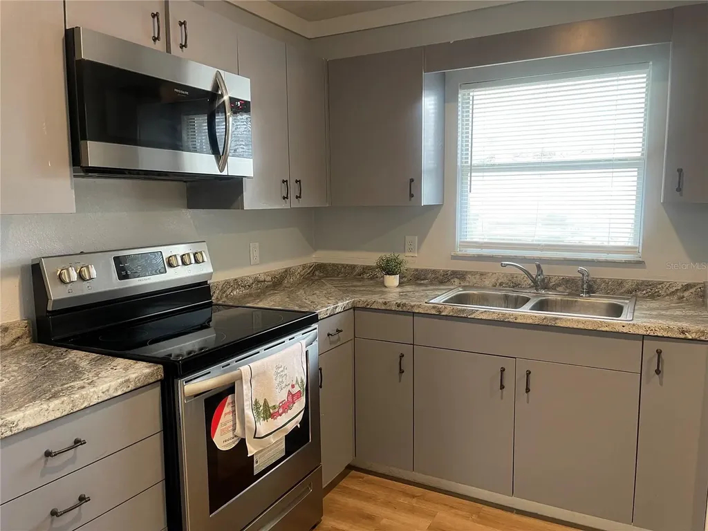 211 NW Highway 441 Micanopy FL 32667