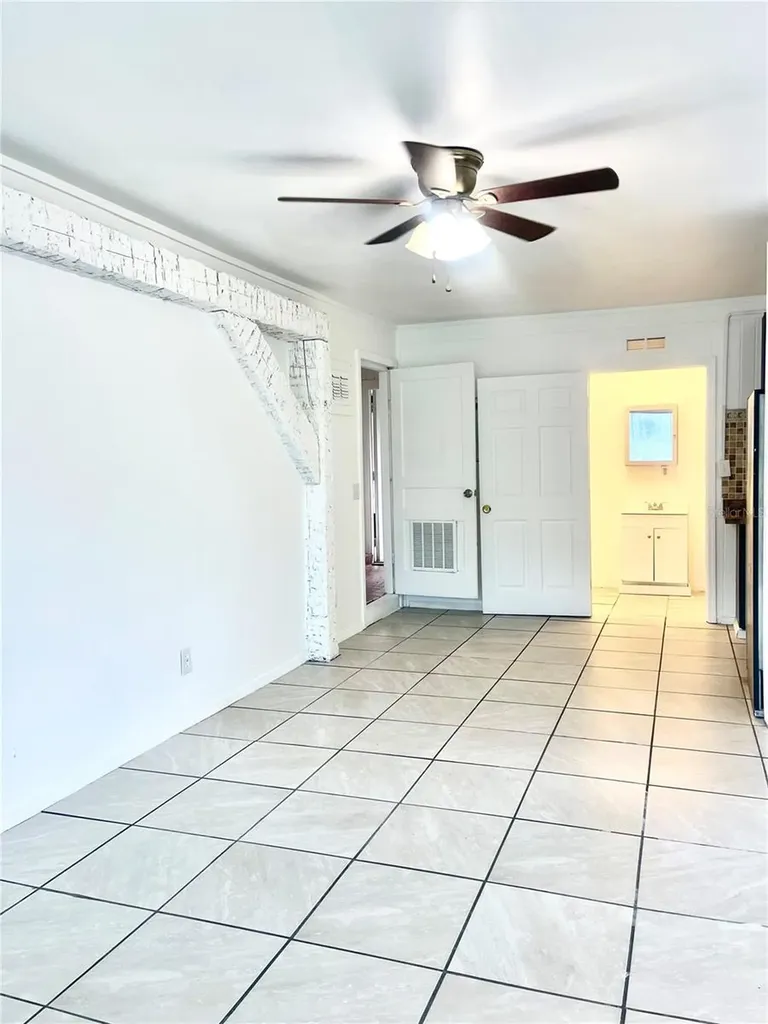 211 NW Highway 441 Micanopy FL 32667