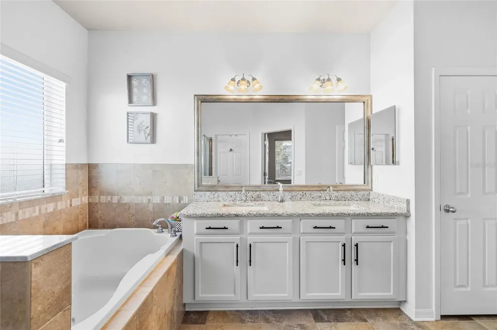 15814 Starling Water Drive Lithia FL 33547