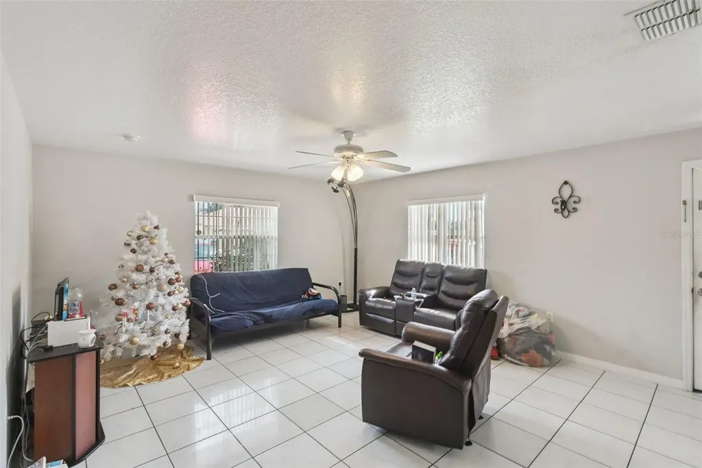 303 Azincourt Lane Kissimmee FL 34759