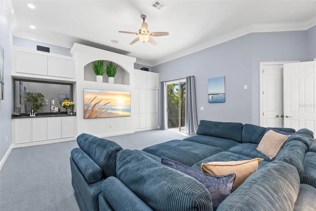 5264 61st Avenue S St Petersburg FL 33715