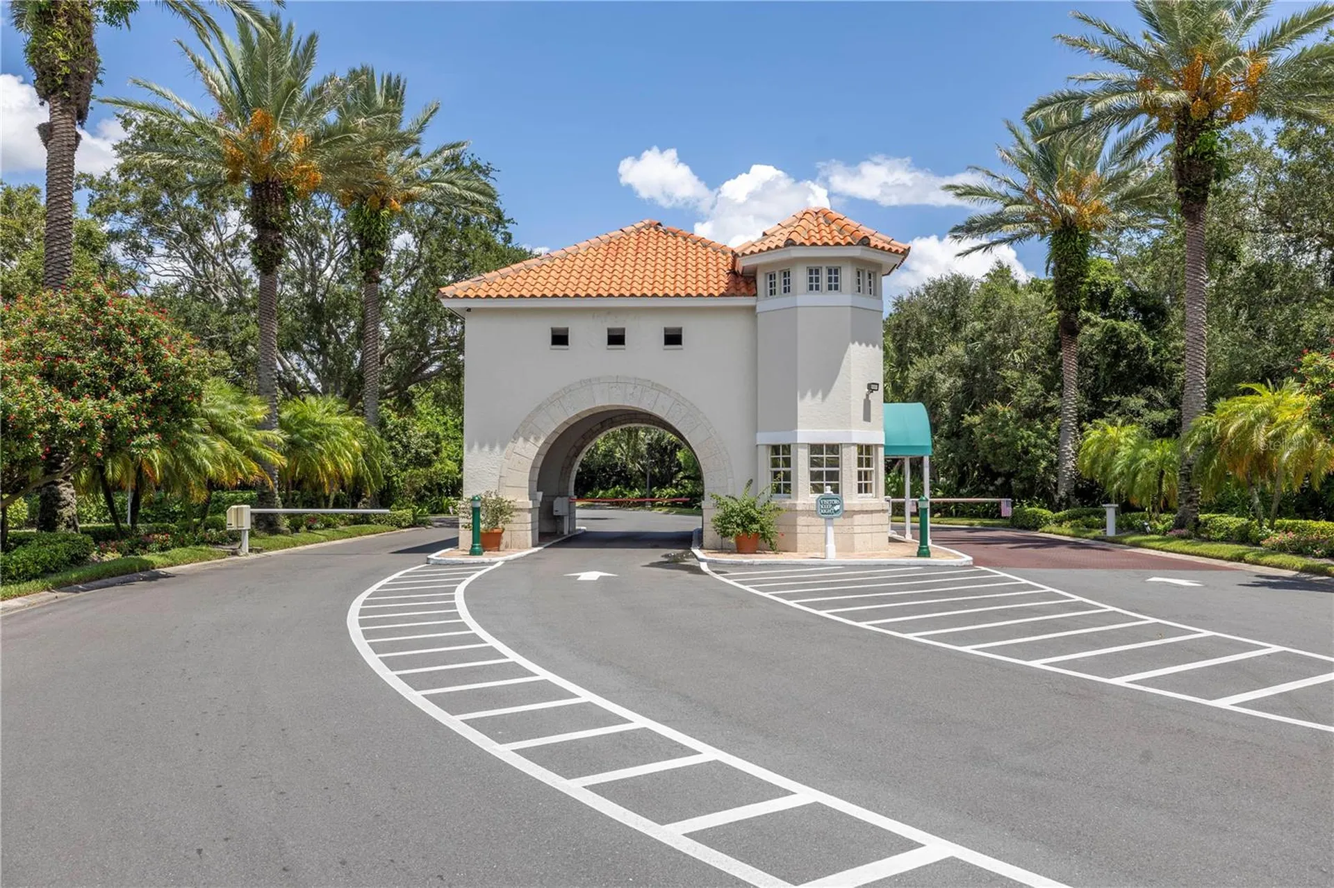 4737 Dolphin Cay Lane S St Petersburg FL 33711