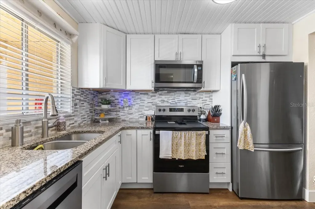 3710 Lake Bayshore Drive Bradenton FL 34205