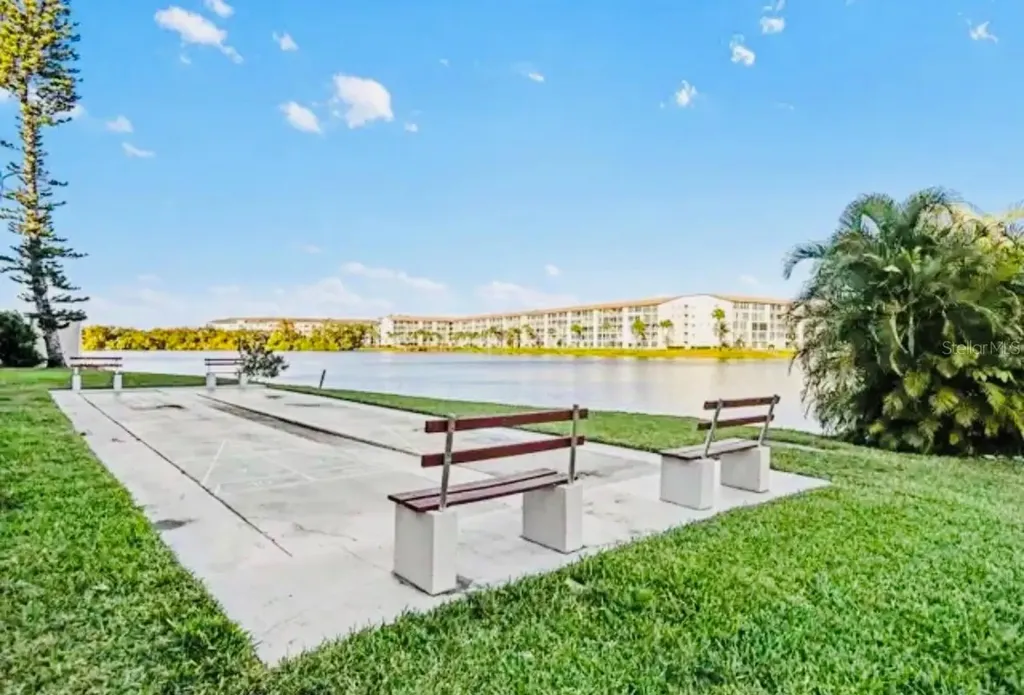 3710 Lake Bayshore Drive Bradenton FL 34205