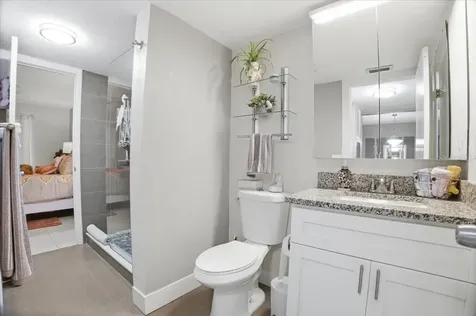 3710 Lake Bayshore Drive Bradenton FL 34205