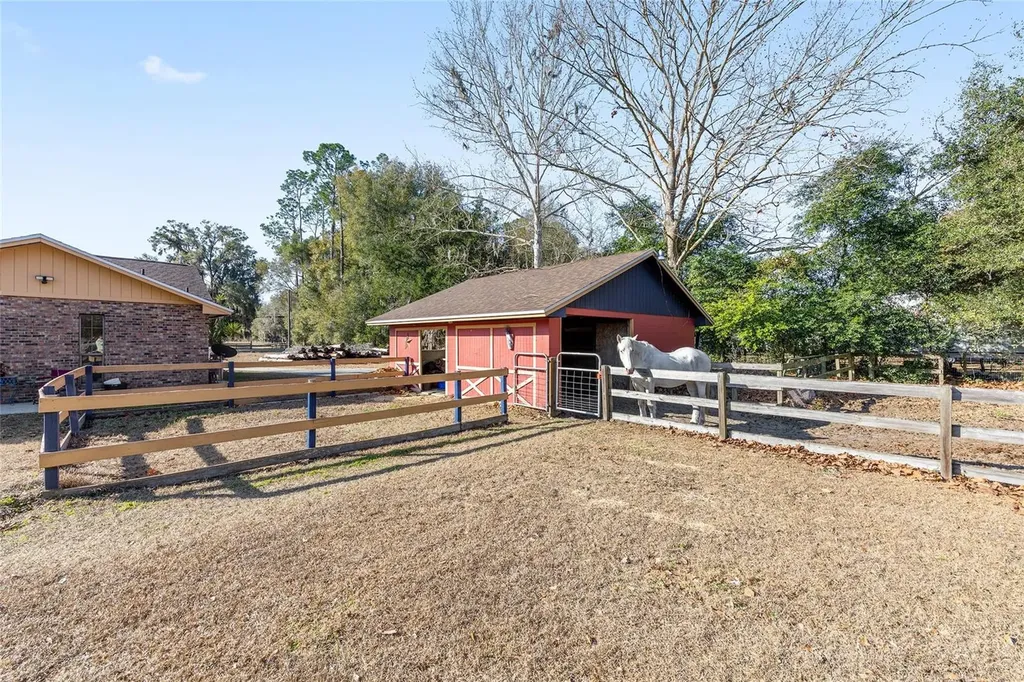 825 NE 165th Street Citra FL 32113