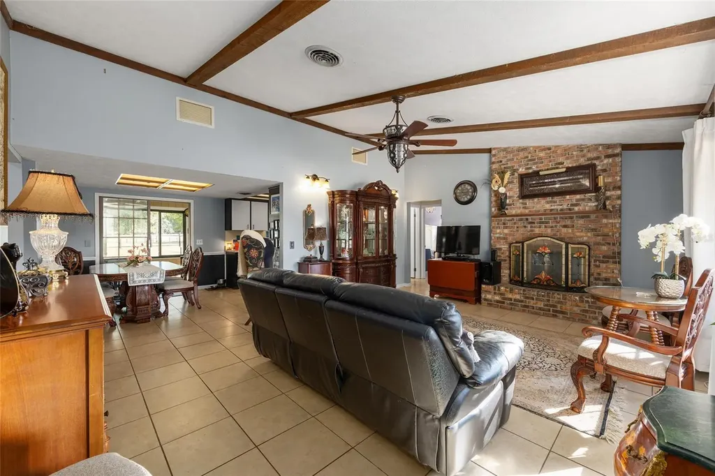 825 NE 165th Street Citra FL 32113