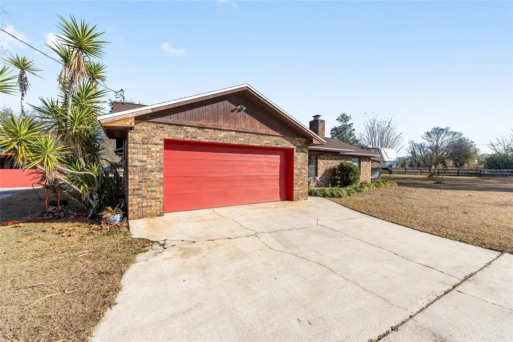 825 NE 165th Street Citra FL 32113