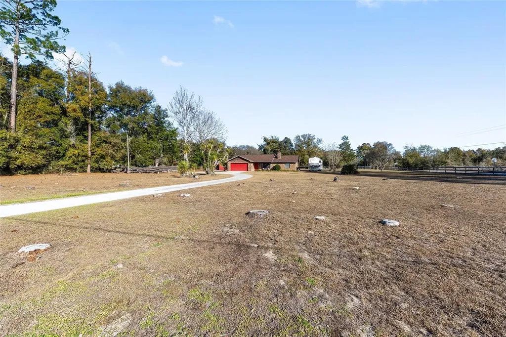 825 NE 165th Street Citra FL 32113