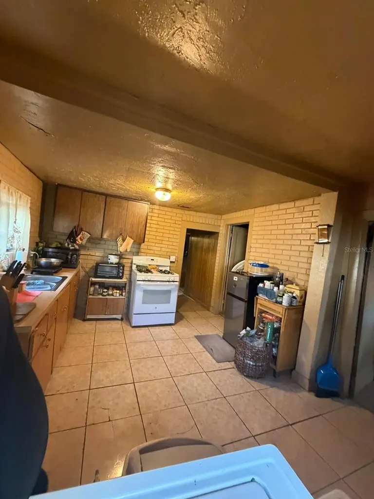 3908 E Genesee Street Tampa FL 33610