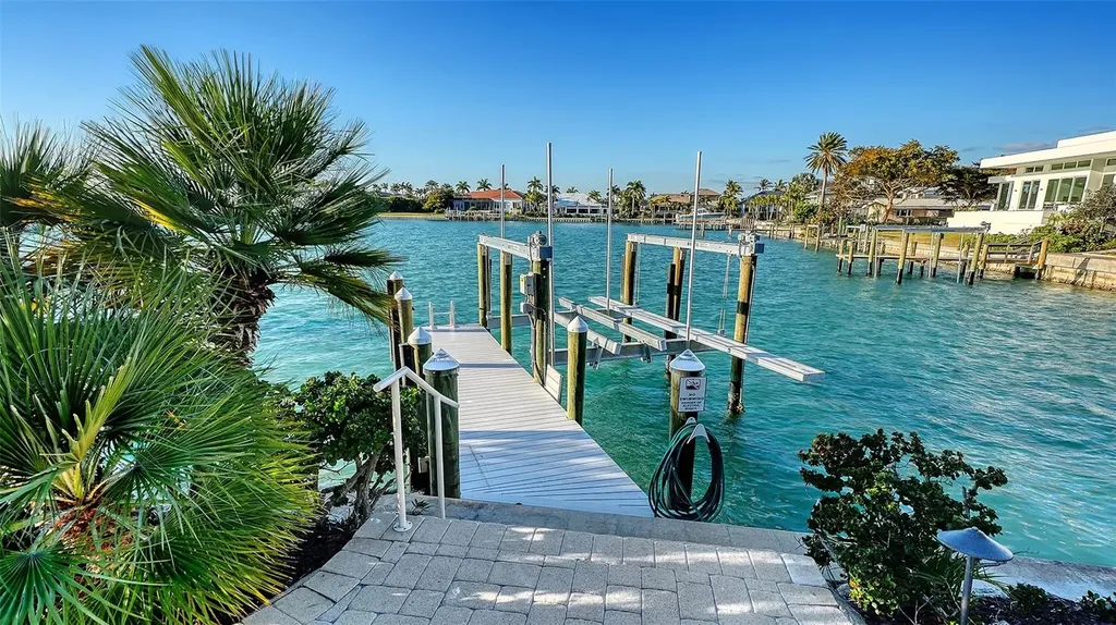 316 W Royal Flamingo Drive Sarasota FL 34236