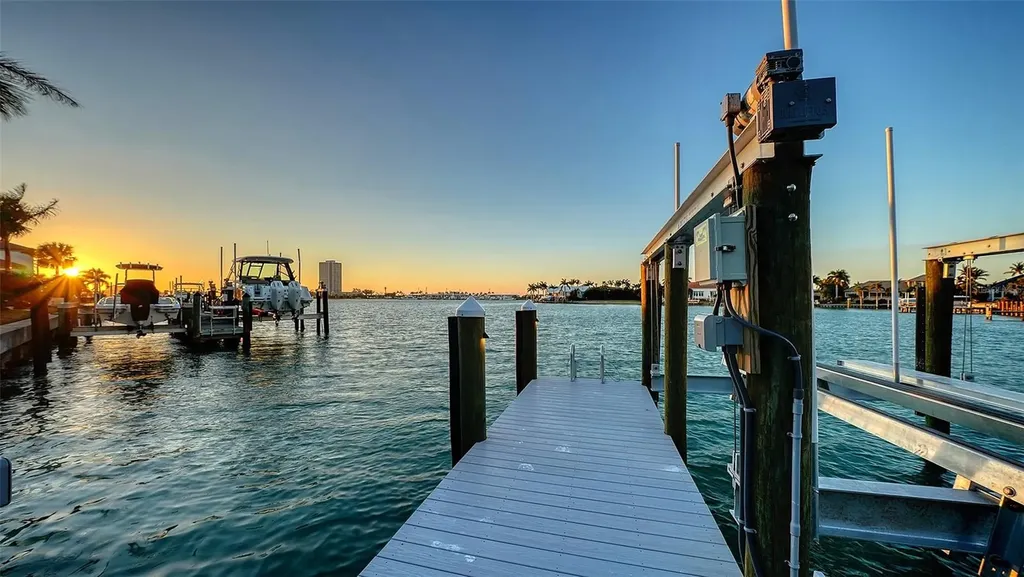316 W Royal Flamingo Drive Sarasota FL 34236