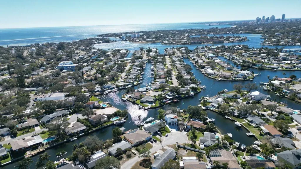 1472 47th Avenue NE St Petersburg FL 33703