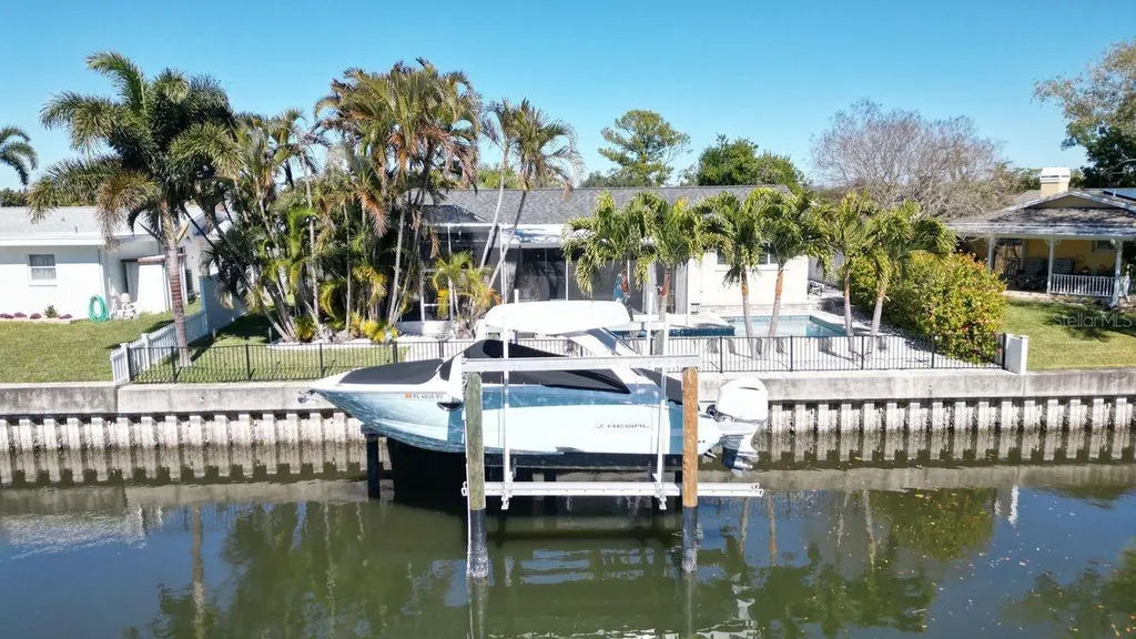 1472 47th Avenue NE St Petersburg FL 33703