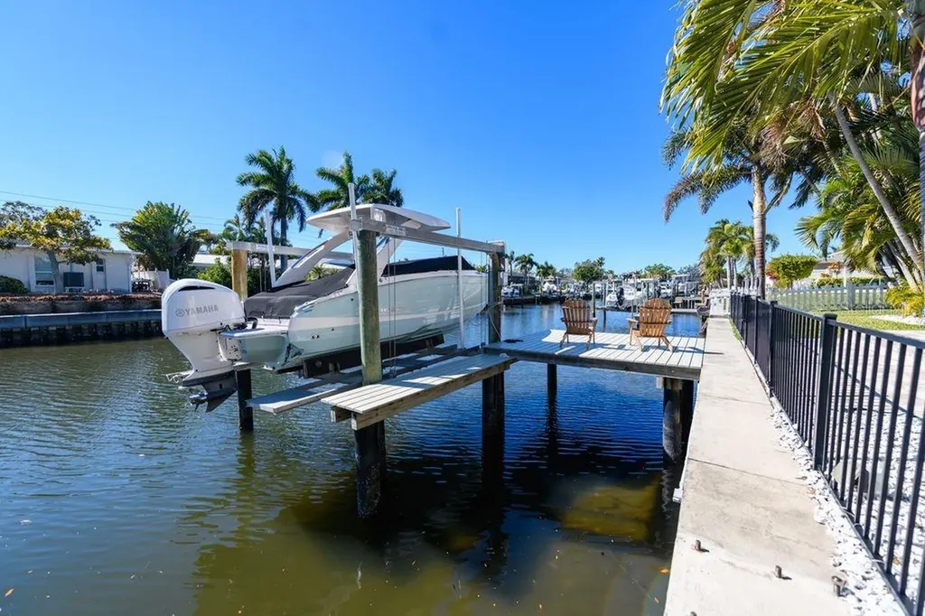 1472 47th Avenue NE St Petersburg FL 33703