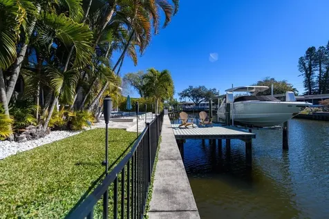 1472 47th Avenue NE St Petersburg FL 33703