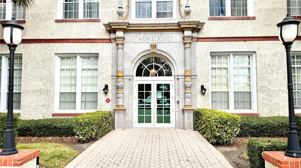 701 Mirror Lake Drive N St Petersburg FL 33701