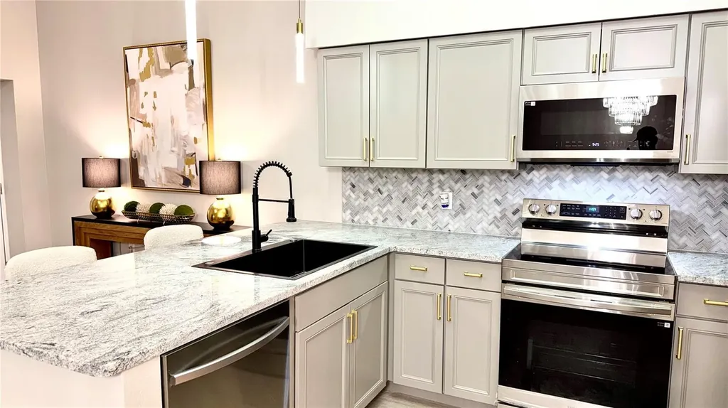 701 Mirror Lake Drive N St Petersburg FL 33701