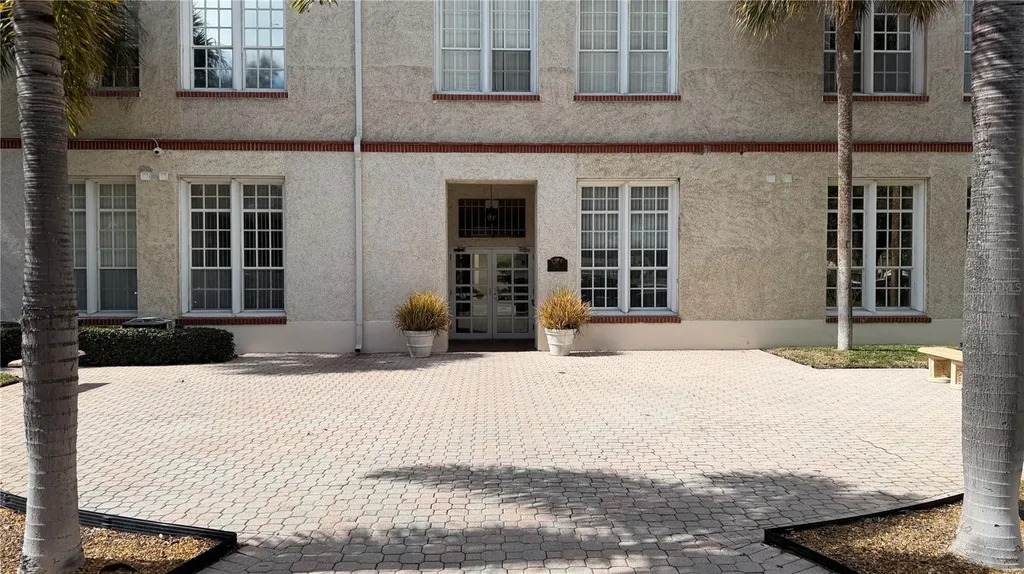 701 Mirror Lake Drive N St Petersburg FL 33701