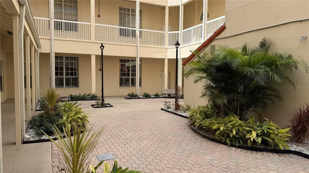 701 Mirror Lake Drive N St Petersburg FL 33701