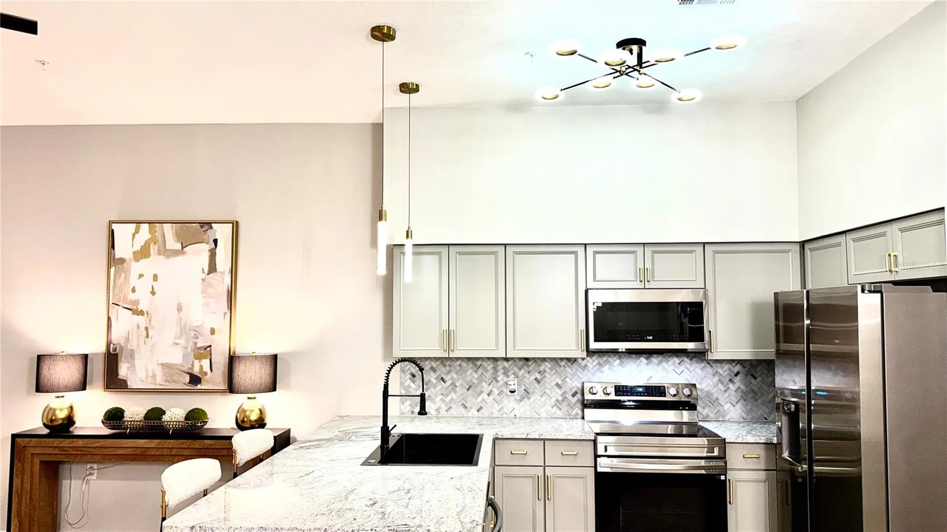 701 Mirror Lake Drive N St Petersburg FL 33701
