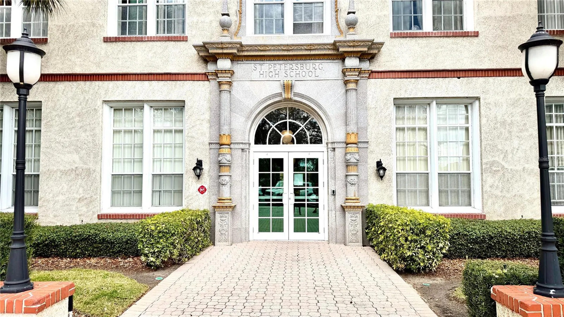 701 Mirror Lake Drive N St Petersburg FL 33701
