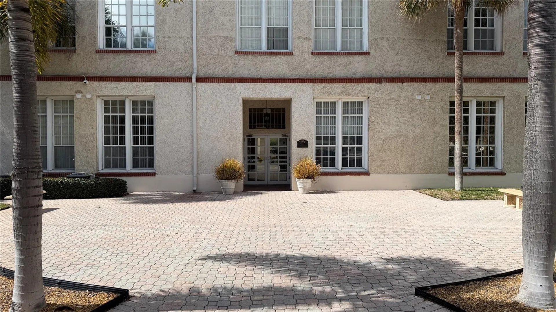 701 Mirror Lake Drive N St Petersburg FL 33701