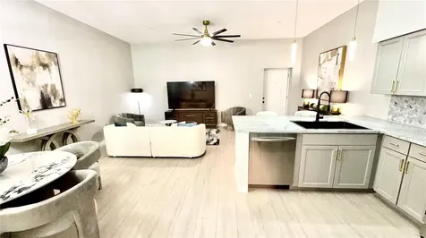 701 Mirror Lake Drive N St Petersburg FL 33701