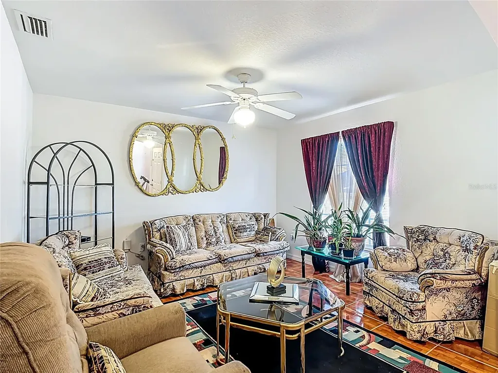 1910 Dolphin Drive Kissimmee FL 34759